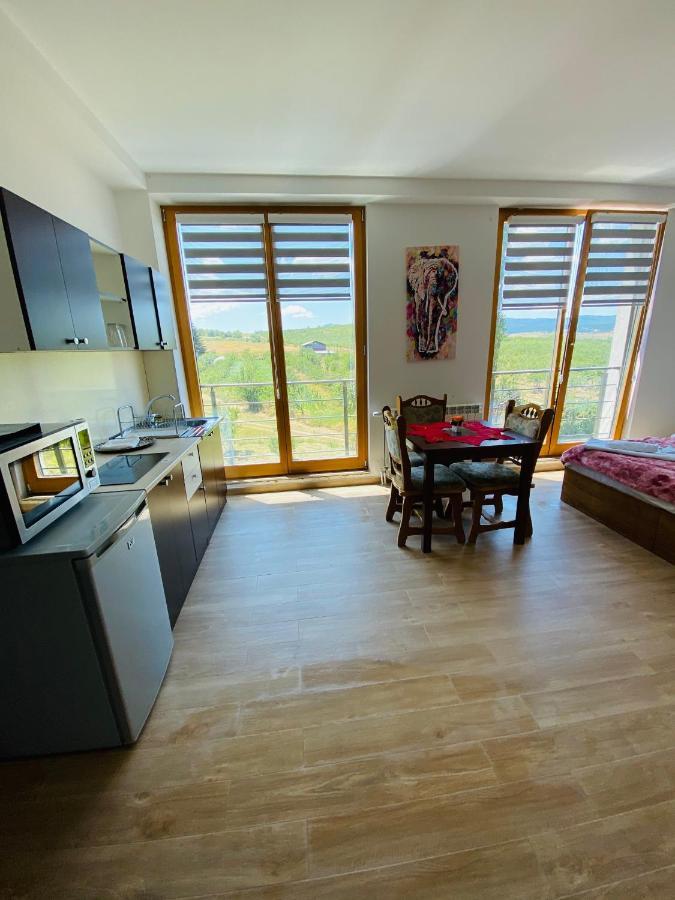 ברובו Papa Apartments מראה חיצוני תמונה