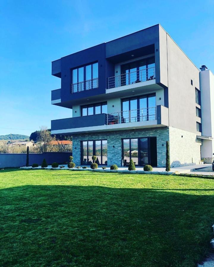 ברובו Papa Apartments מראה חיצוני תמונה