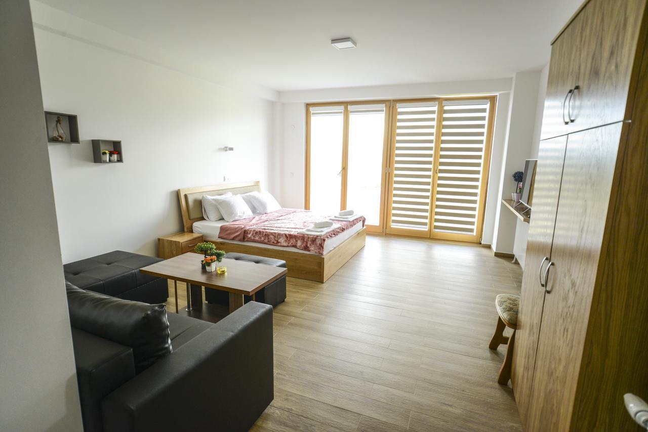 ברובו Papa Apartments מראה חיצוני תמונה