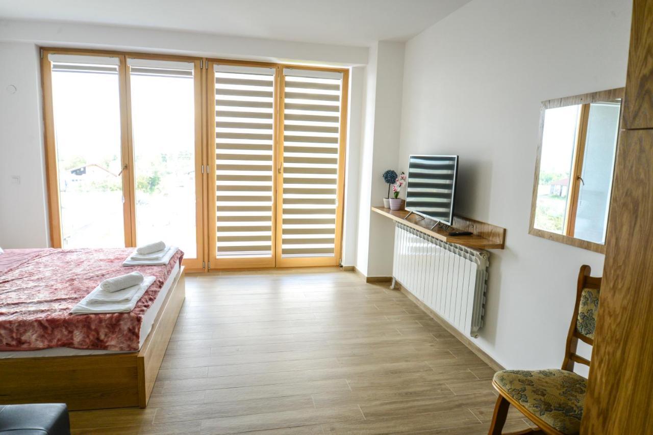 ברובו Papa Apartments מראה חיצוני תמונה