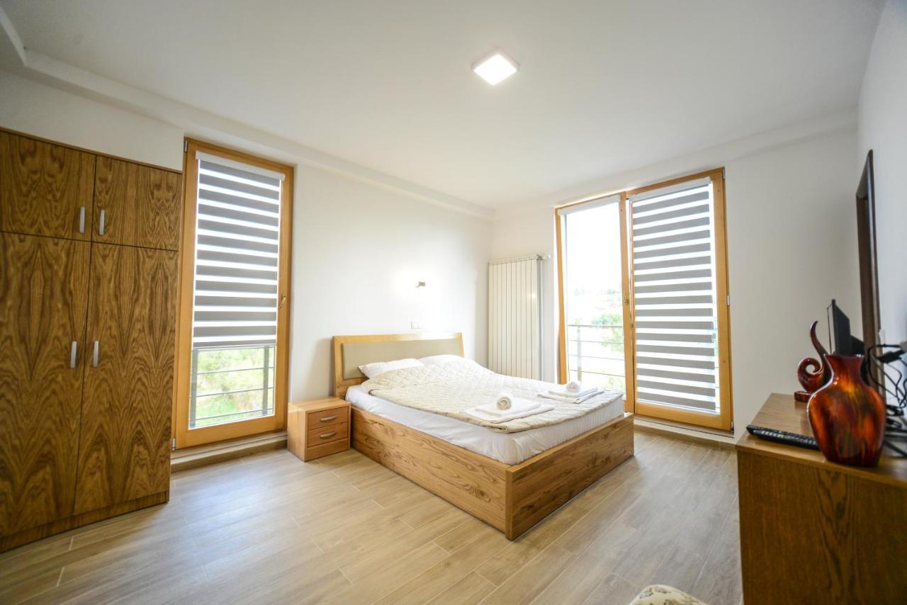ברובו Papa Apartments מראה חיצוני תמונה