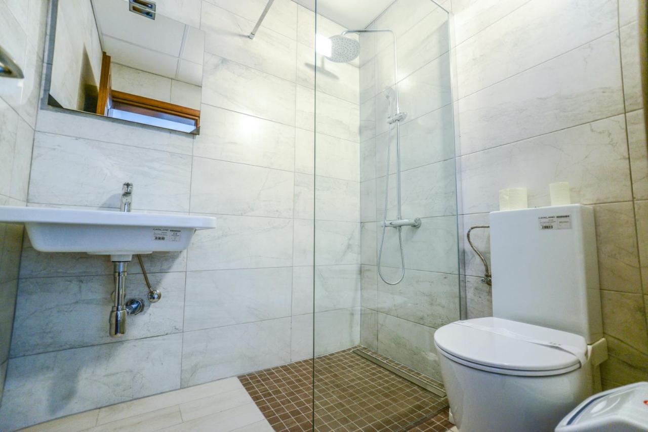 ברובו Papa Apartments מראה חיצוני תמונה