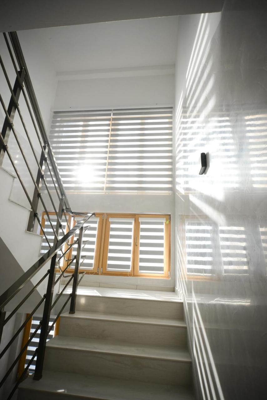 ברובו Papa Apartments מראה חיצוני תמונה